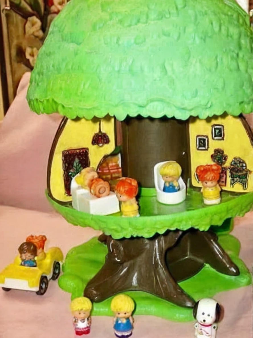 1975 Kenner Tree Tots Family Tree House.