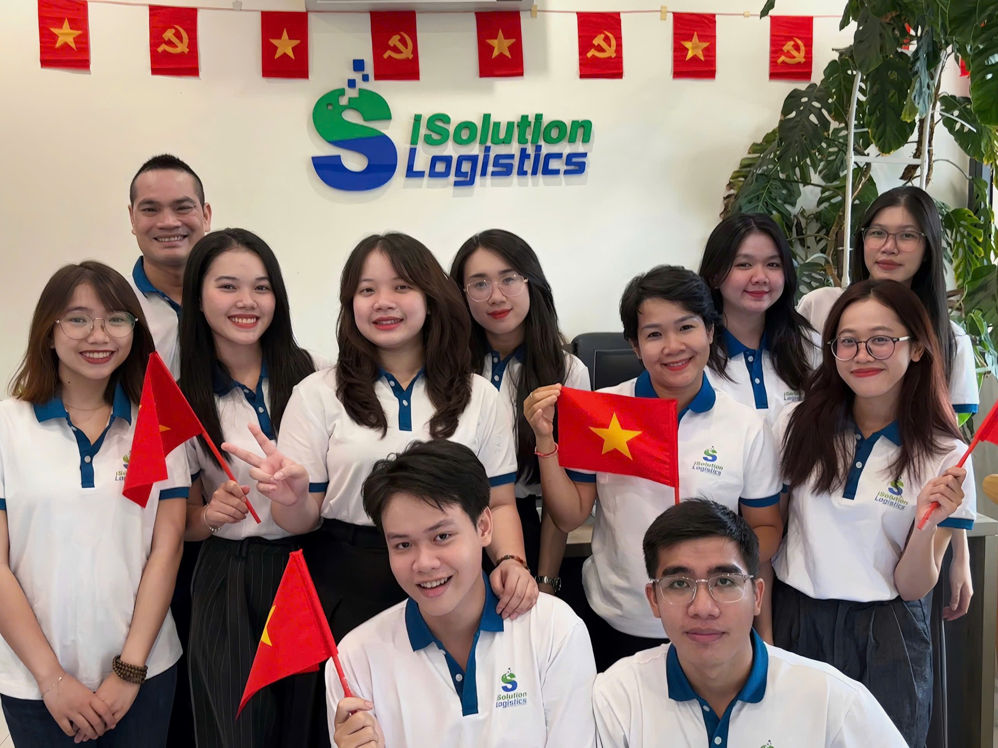 🇻🇳 Không khí tại văn phòng... - iSolution Logistics | Facebook