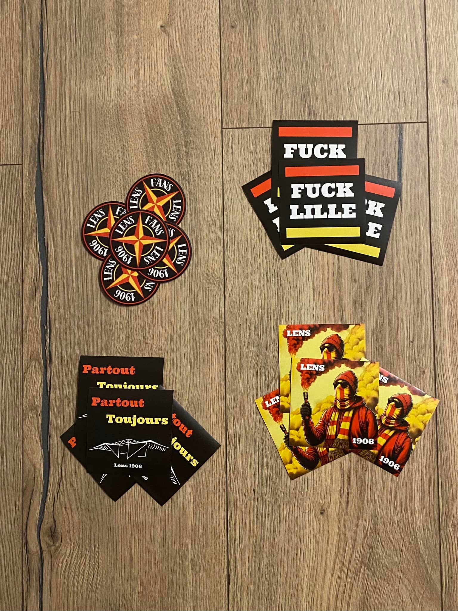 Pack Autocollants Stickers Ultras Lens 1906 Vinyle Tribune Marek - Résistants Eau & UV Pour Supporters Football Red 10cm