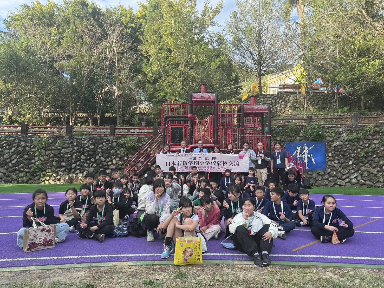 新劉興欽漫畫教育博物館 - 老師為各年級的學生講解土壟的由來及使用的各種器具設備(3) | Facebook