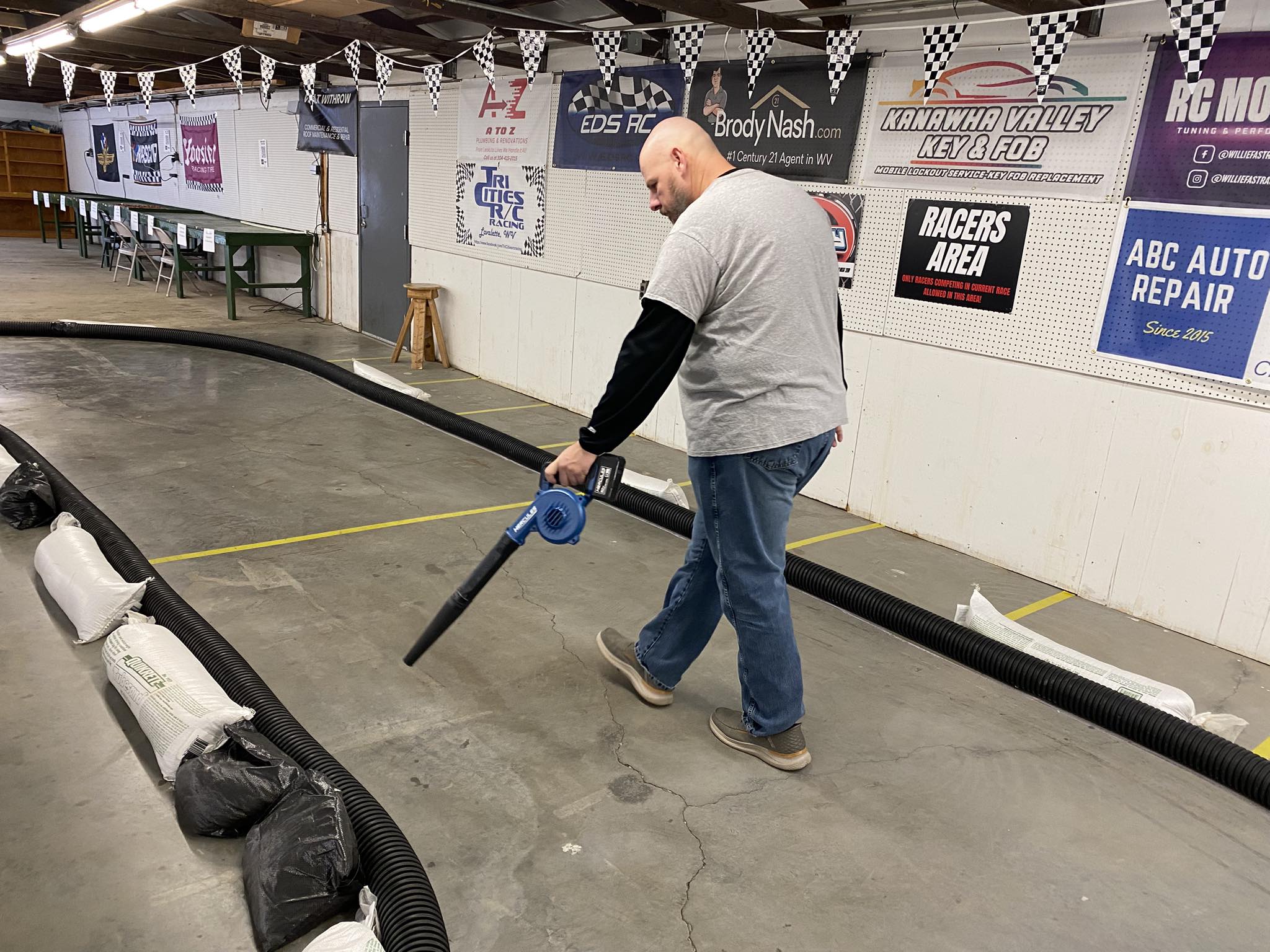 Jed Sanders with the pre-race blowing... - Milton RC Raceway | Facebook