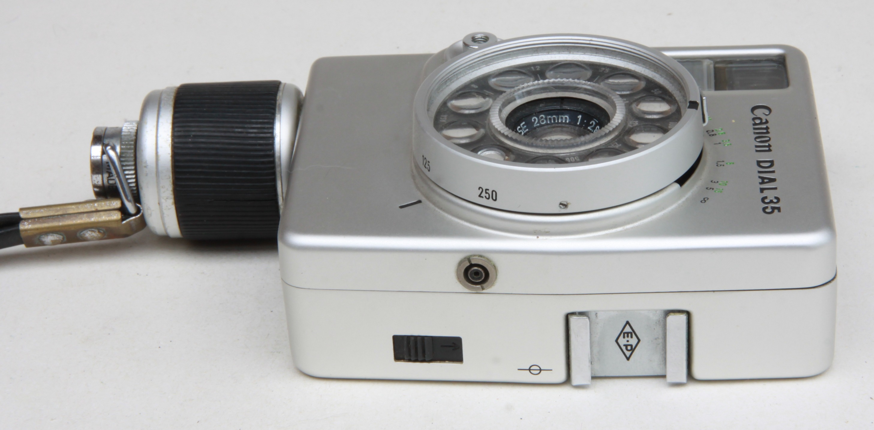 Bell & Howell Dial 35 camera with Canon SE 28mm lens