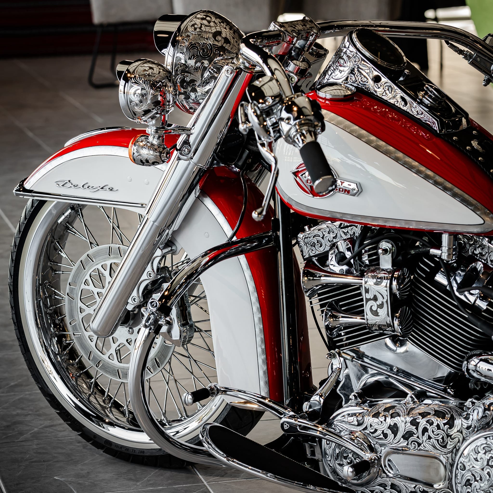 Harley Davidson Softail Deluxe bike features and accessories