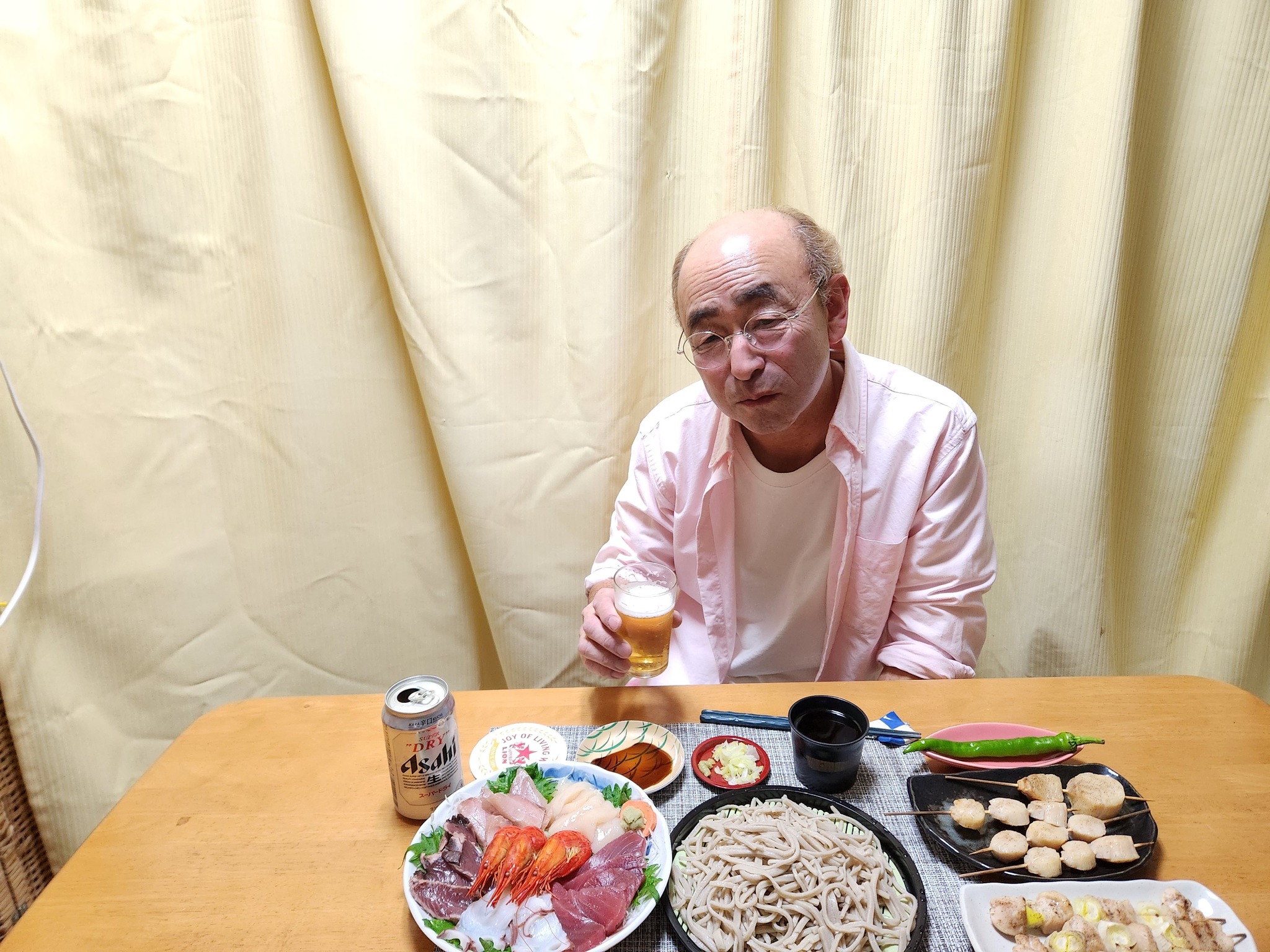 一人飲み同好会 | 孤独の呑食。刺身盛り合わせ&帆立と鶏串焼き&手打ち年越し蕎麦で乾杯🍺💥🍺 | Facebook