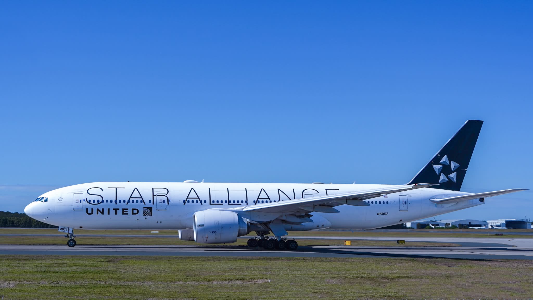 United Boeing 777-200ER in Star Alliance colors