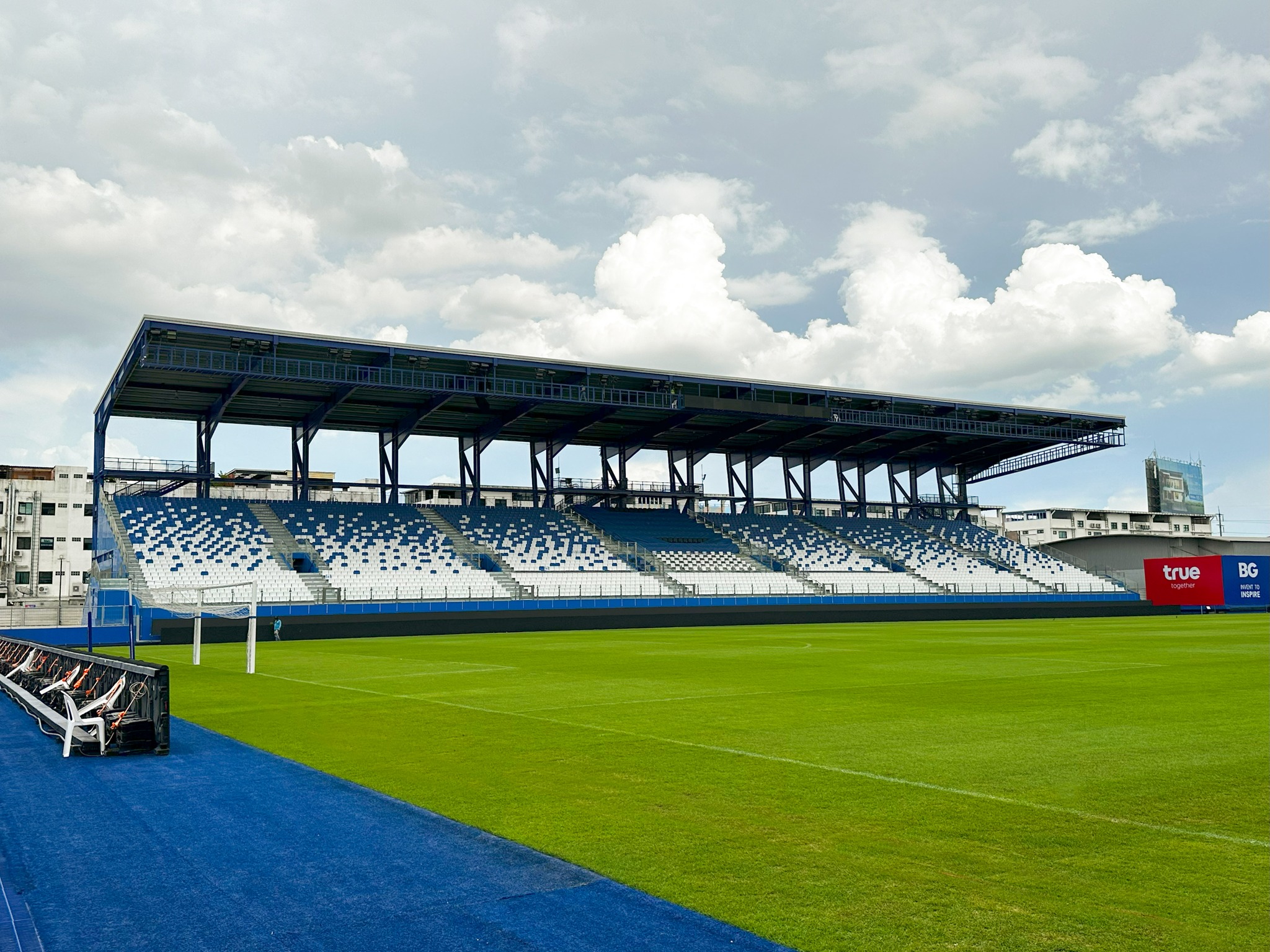 'ทรู บีจี สเตเดี้ยม - True BG... - We Love Football Stadium | Facebook