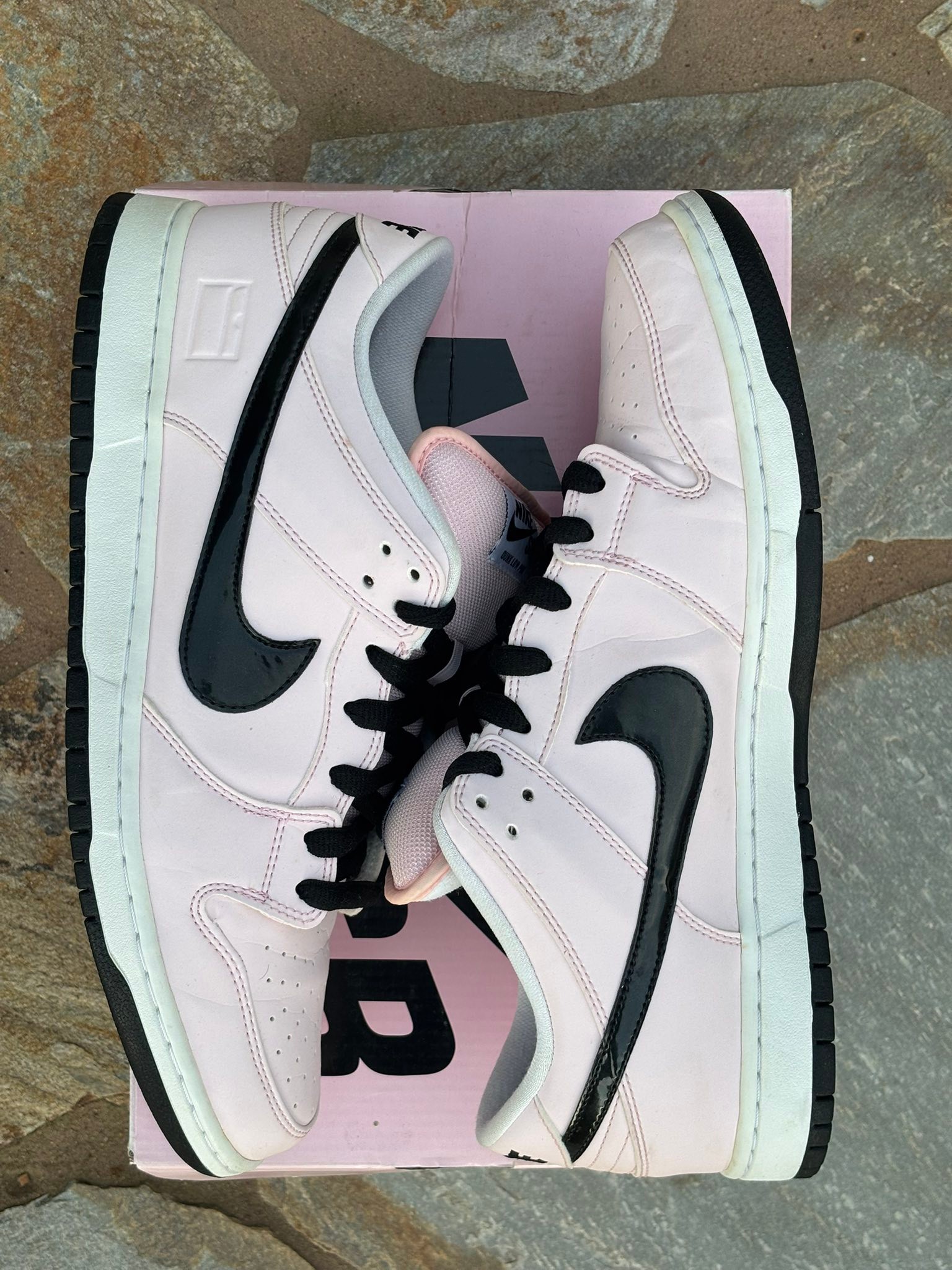 Selling Nike SB Dunk Low 