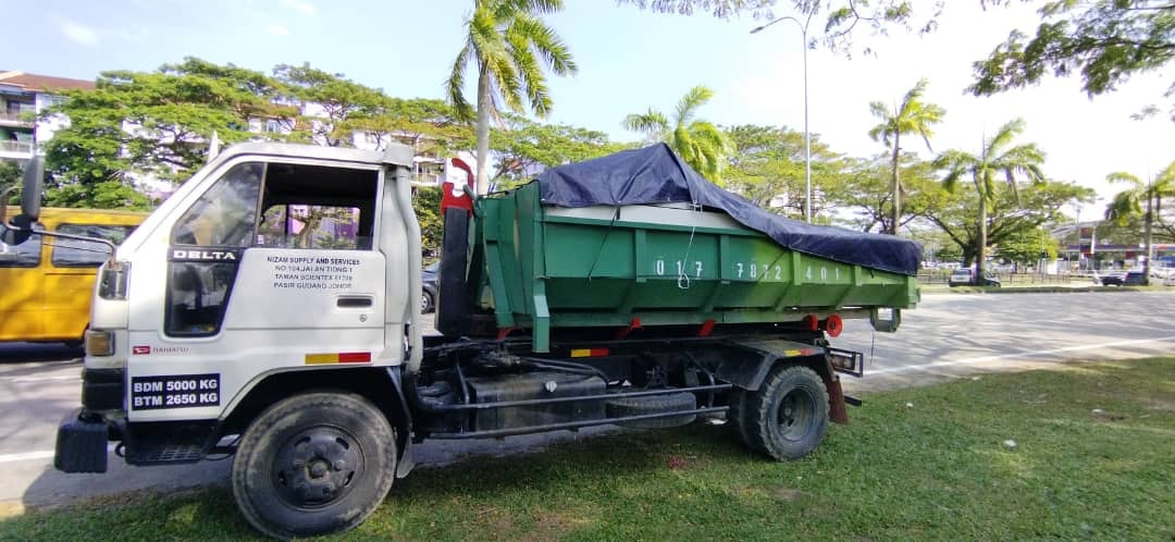 Lori Sampah RORO Pasir Gudang