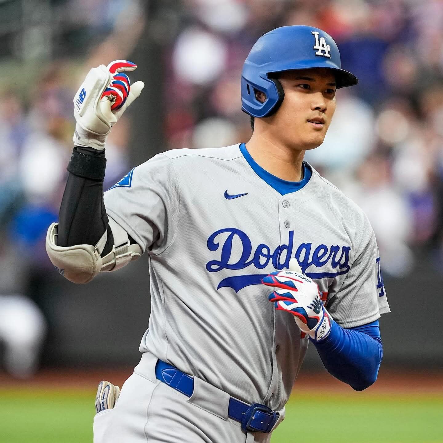 This image shows a 2019 Bowman Shohei Ohtani #34 baseball card 