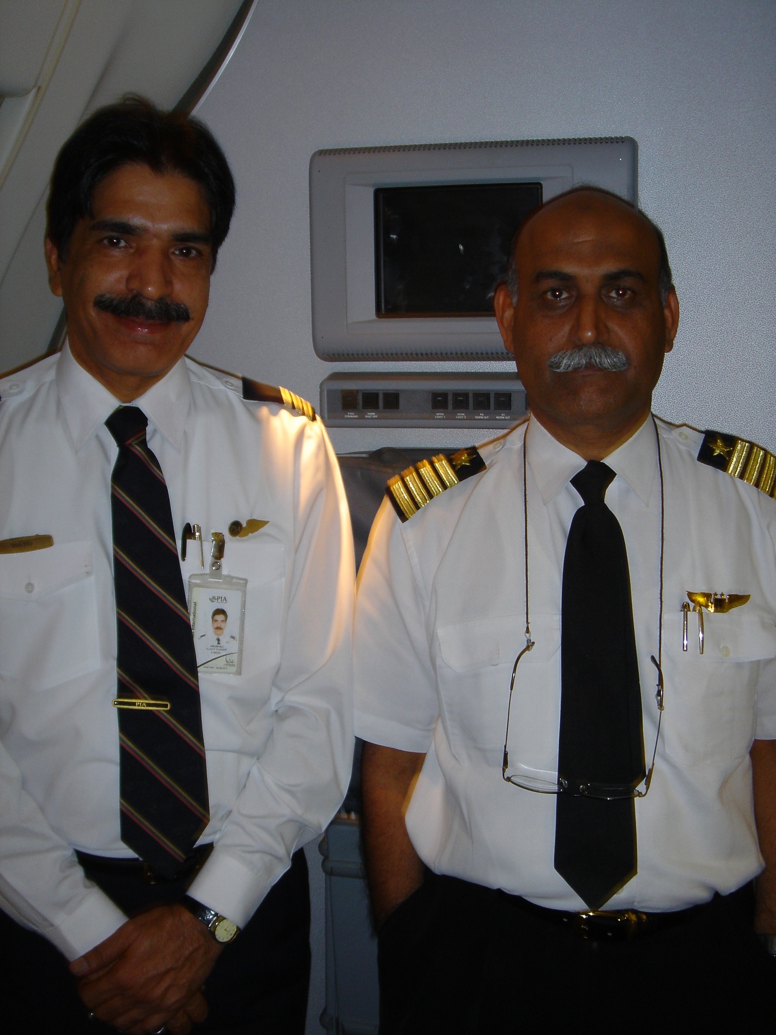 Pia boeing 777-200 cabin photos at copenhagen airport