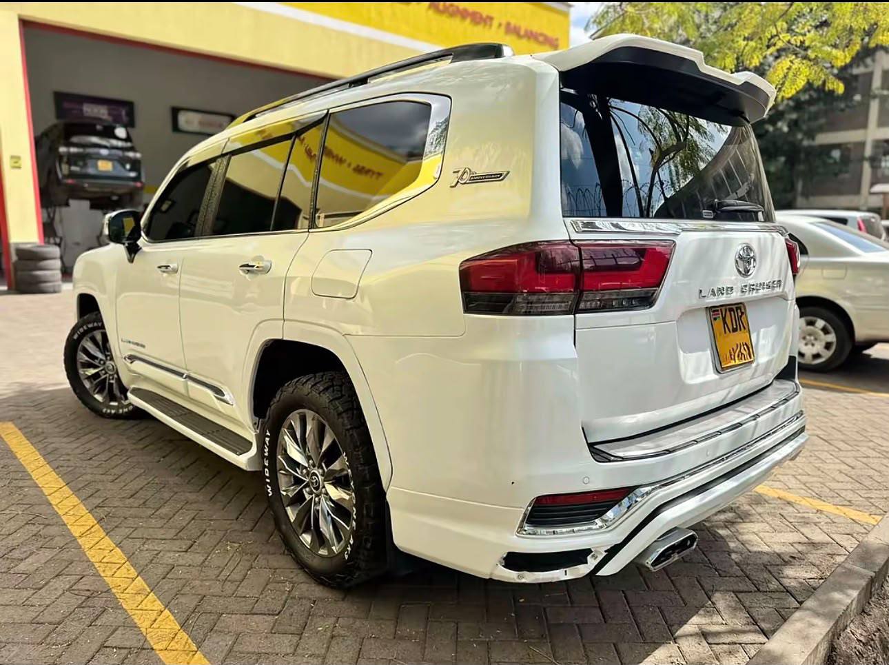 2023 TOYOTA LAND CRUISER LC300