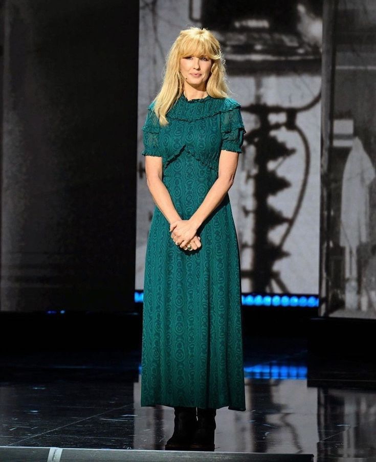 beth dutton green dress The actor who plays Yellowstone's Dutton, Kelly Reilly, isn't a real life blonde. She's still stunning with other shades, but Beth is better blonde beth dutton looks