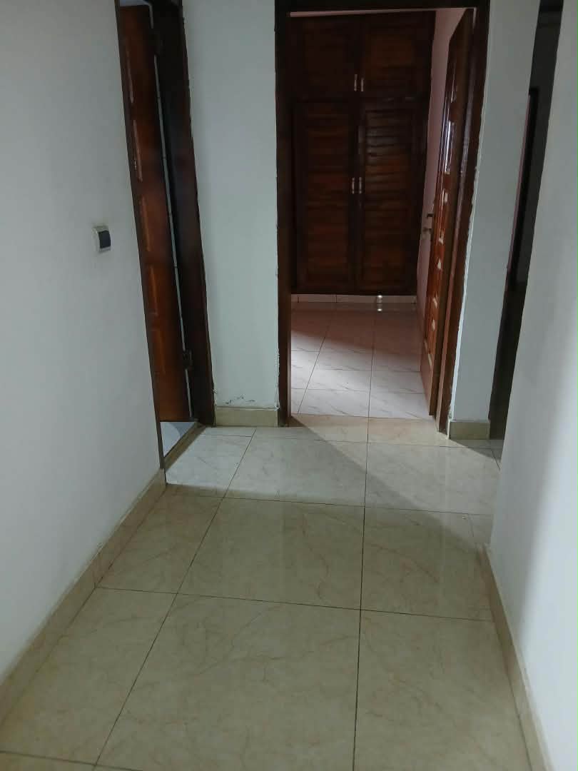 Appartement à louer à Faya, Cocody — 260 000 FCFA