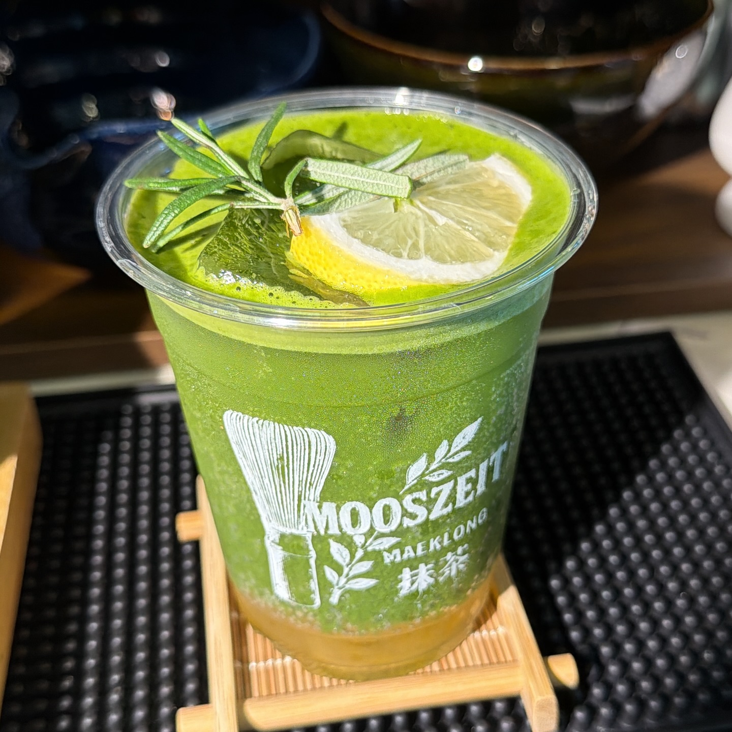 MOSS - 💚Matcha Yuzu Soda💛 เป็นวันอาทิตย์ที่ต้องการความสดชื่นและน้ำตาล😆 ...