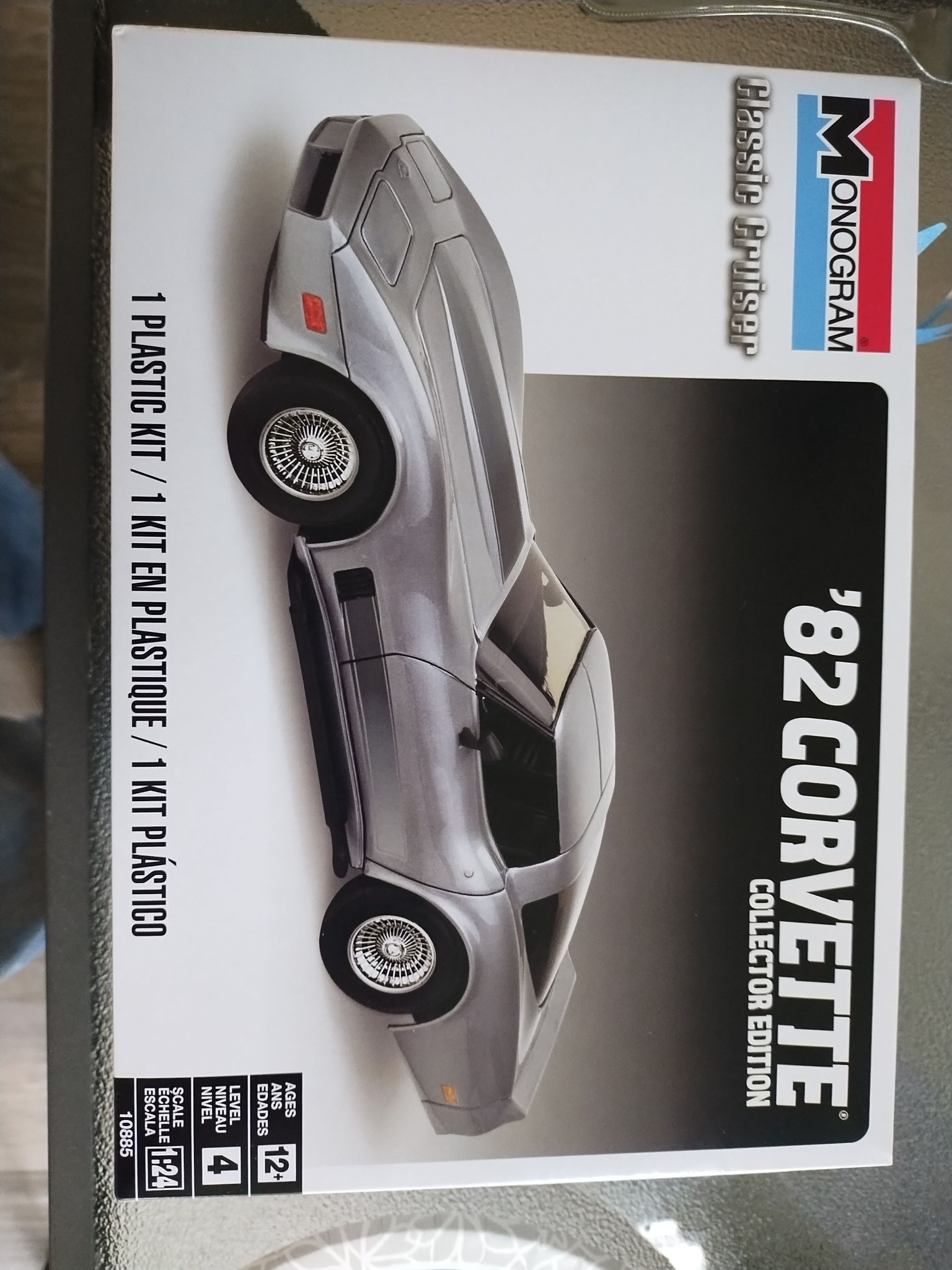 模型・プラモデル '82 Corvette コレクター 1:24 Revell レーベル