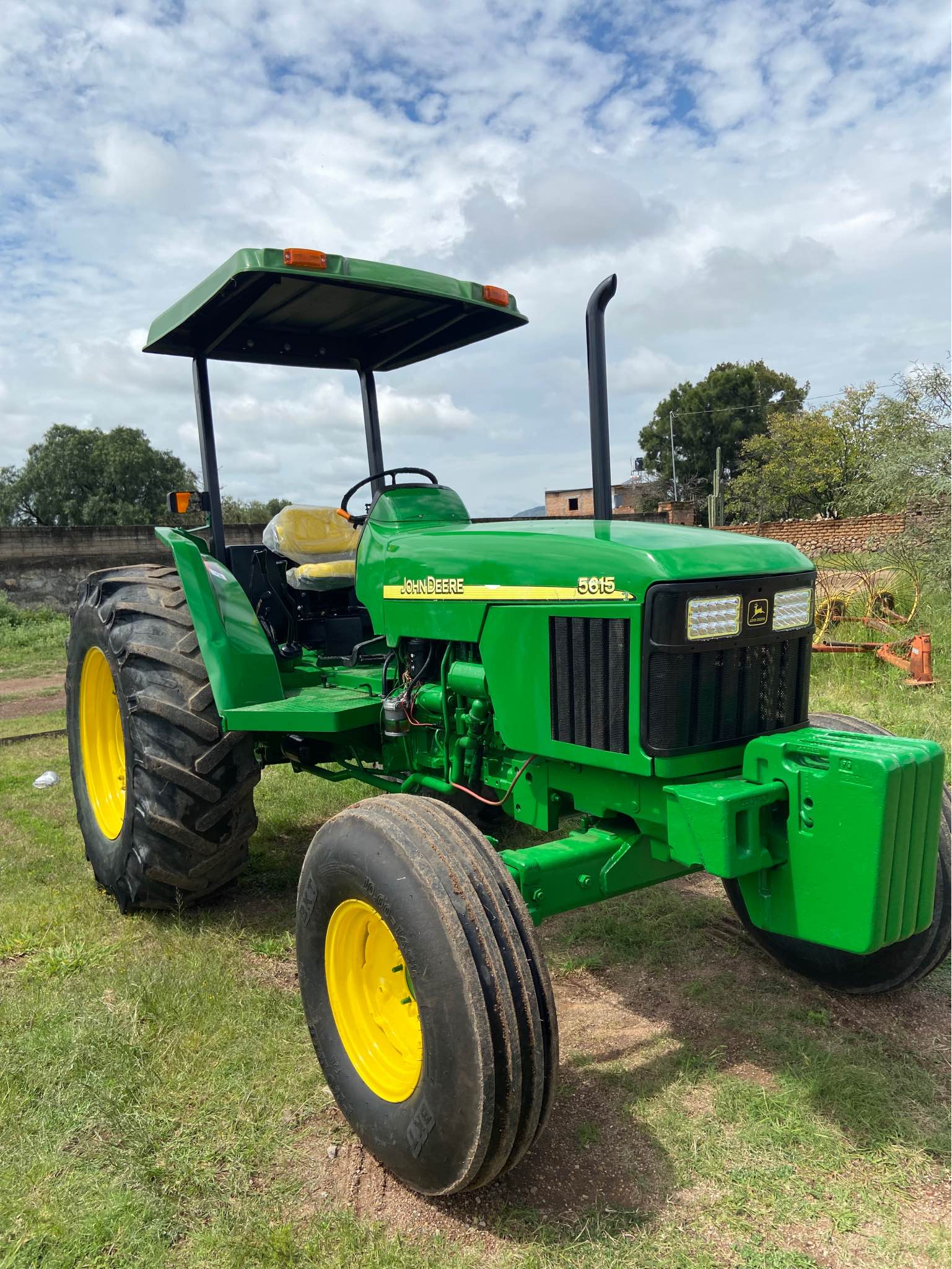2004 John Deere 5615