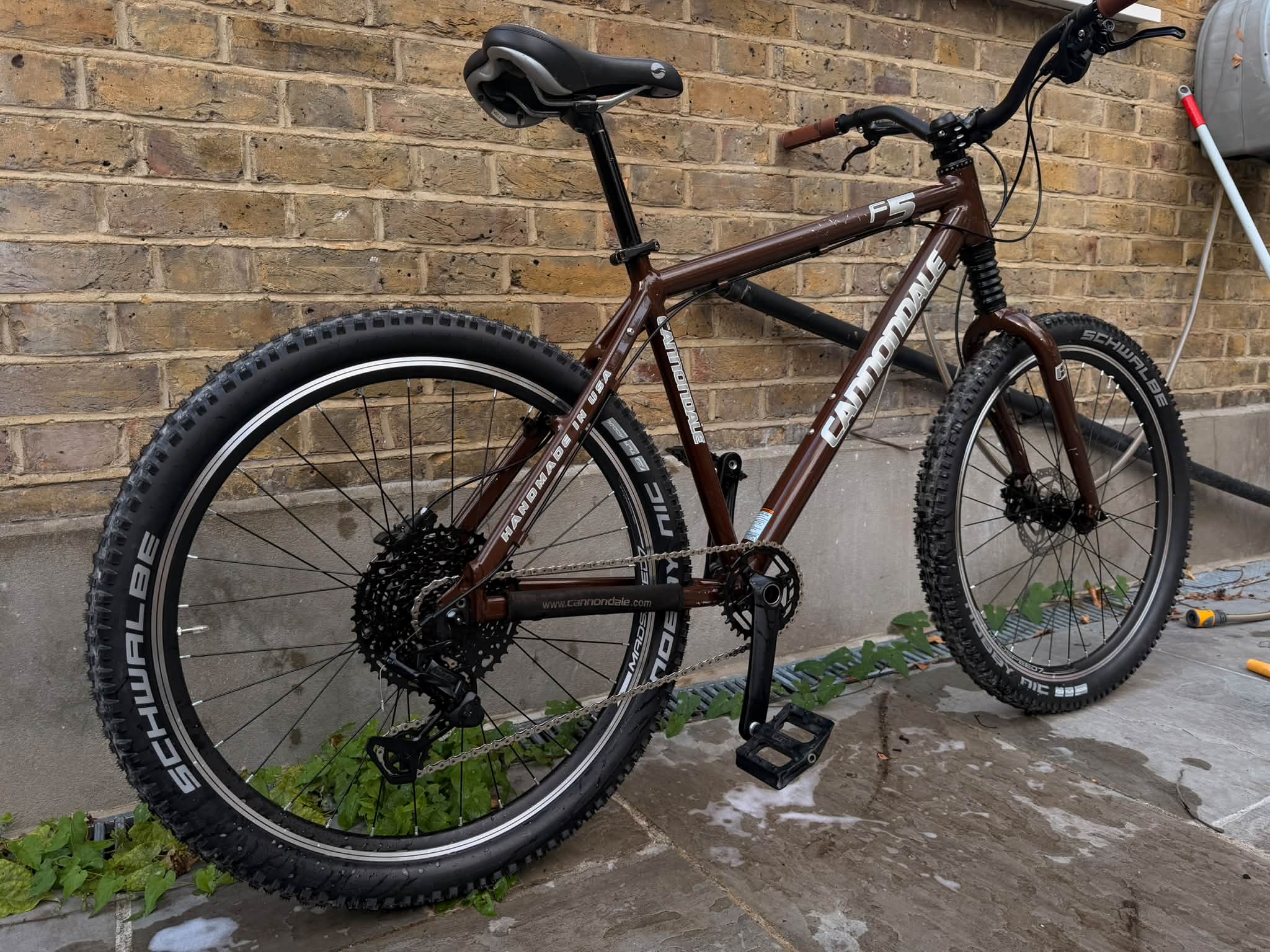 CANNONDALEキャノンデールF5クロスロードフルカスタム Upcycled Cannondale F5 mountain bike with new components