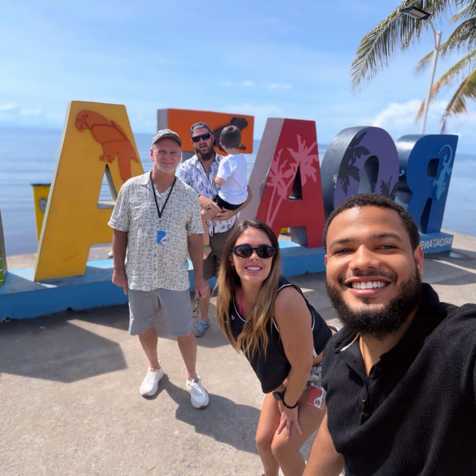 🌴 Roatan Awaits You! ☀️ Live an unforgettable experience with a VIP ...