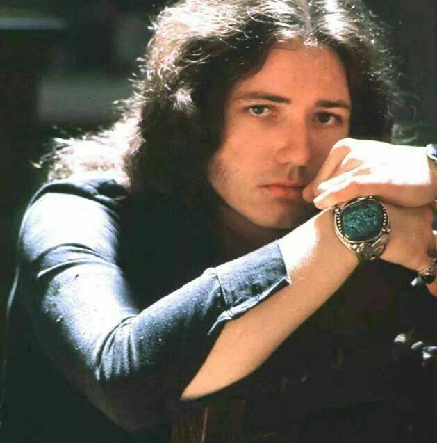 Falling, keep on falling in love...