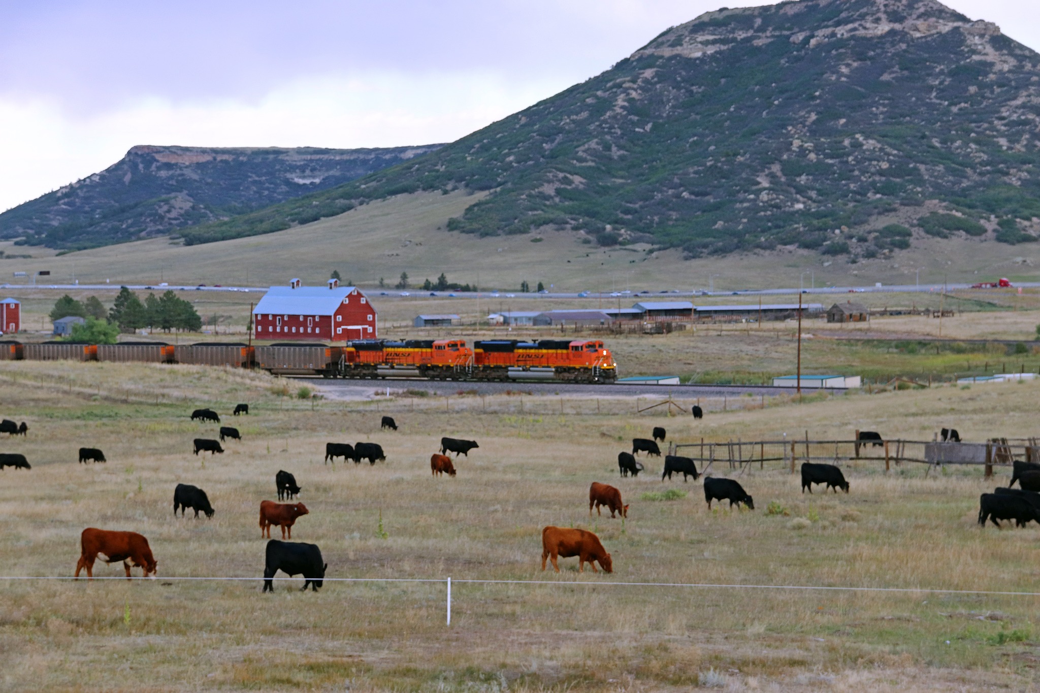 Fans Of BNSF Railroad | Nos.9096 & 9334 with a Southbound coal train ...