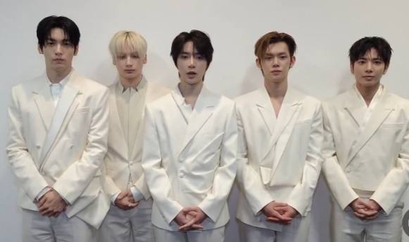K-POP・アジア TXT TXT wins 'K World Dream Awards—Best Album' and debuts at #1 on