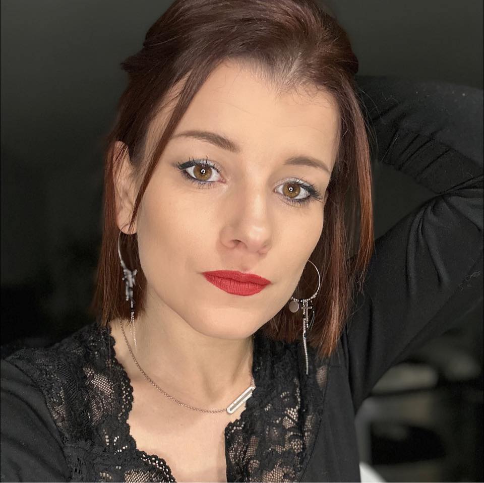 maquillage-facile-net-et-rapide-pour-les-yeux-un-simple-scotch