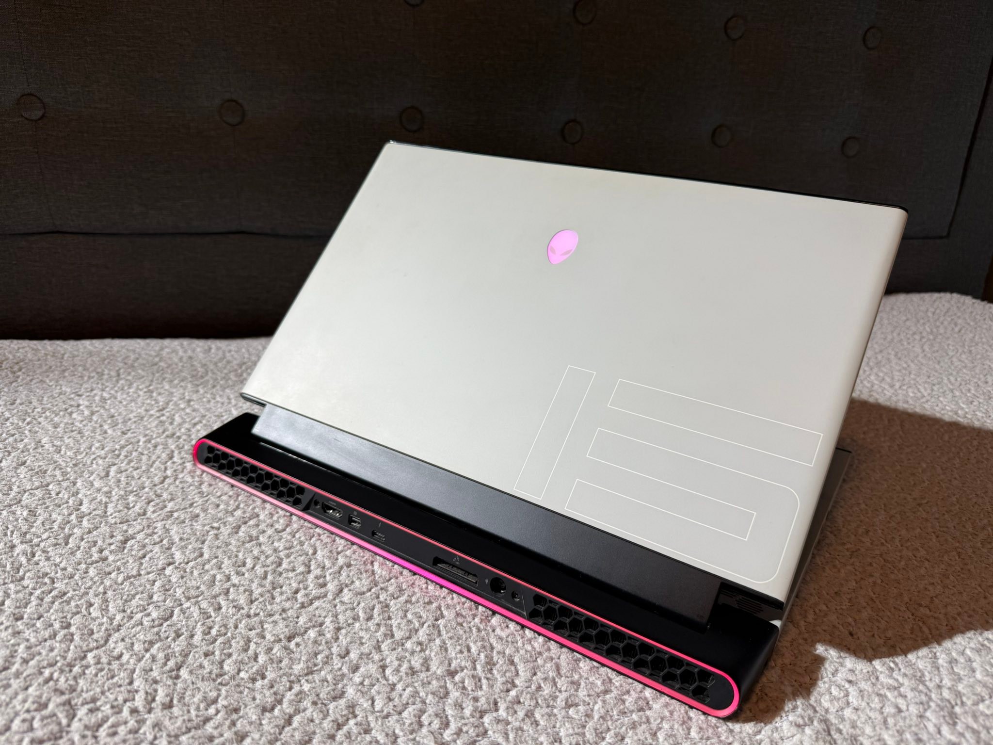 Alienware m15 R2 | i7-9th Gen | RTX 2070 MAX Q Design 8GB 
