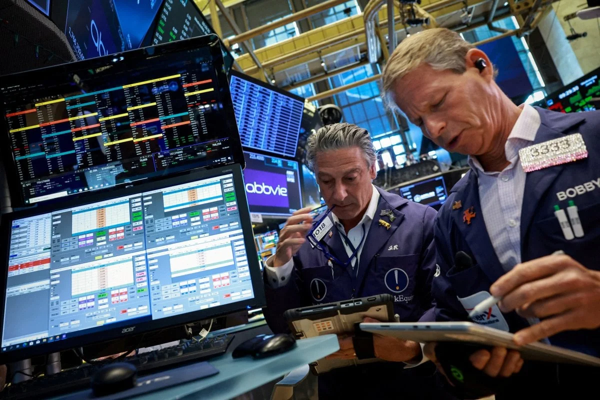 U.S. stock futures extend declines amid bond market selloff, Trump