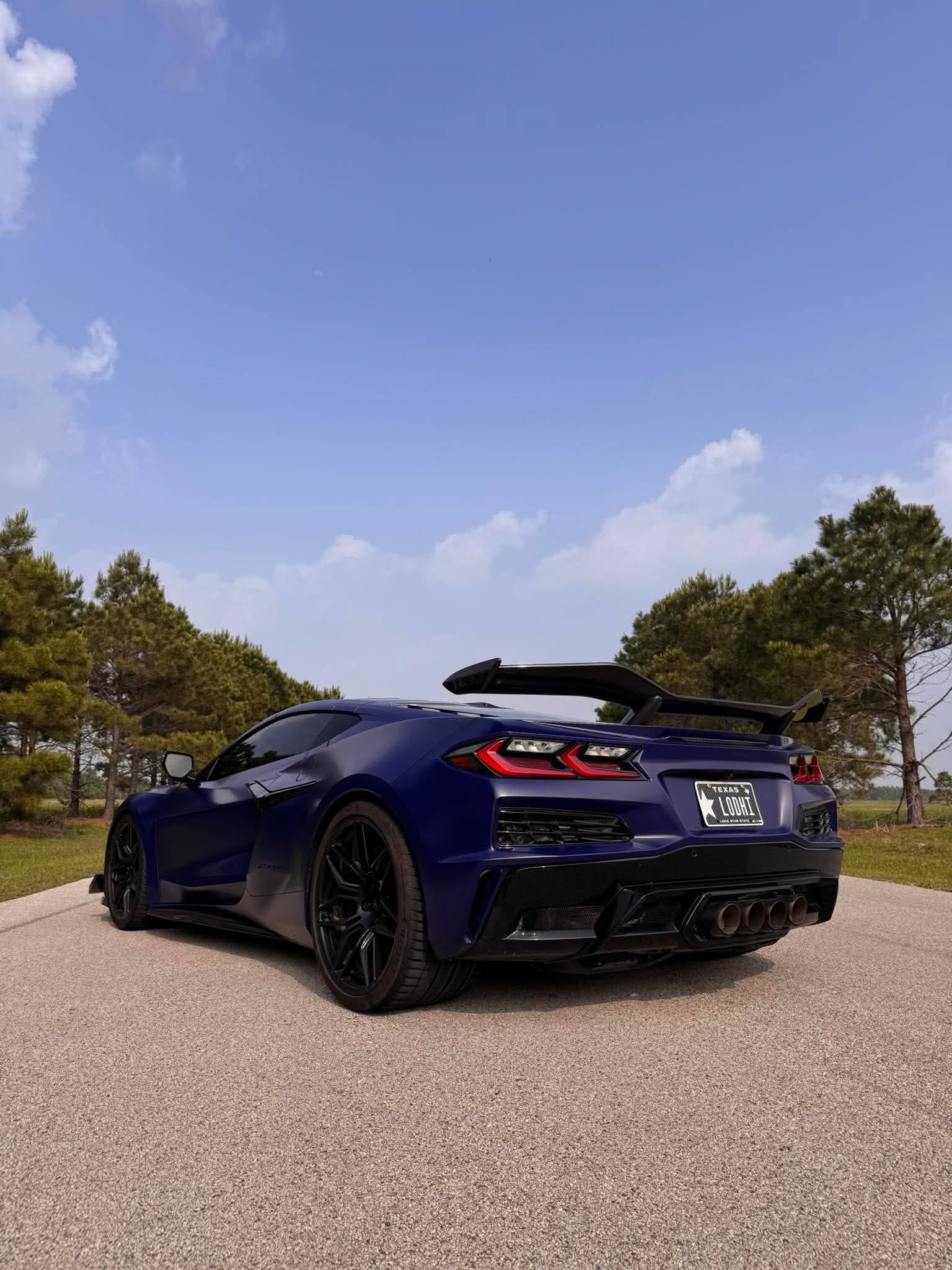 Blue Wing Can you put a ZR1 wing on a Z06 with OEM Z07 brackets?