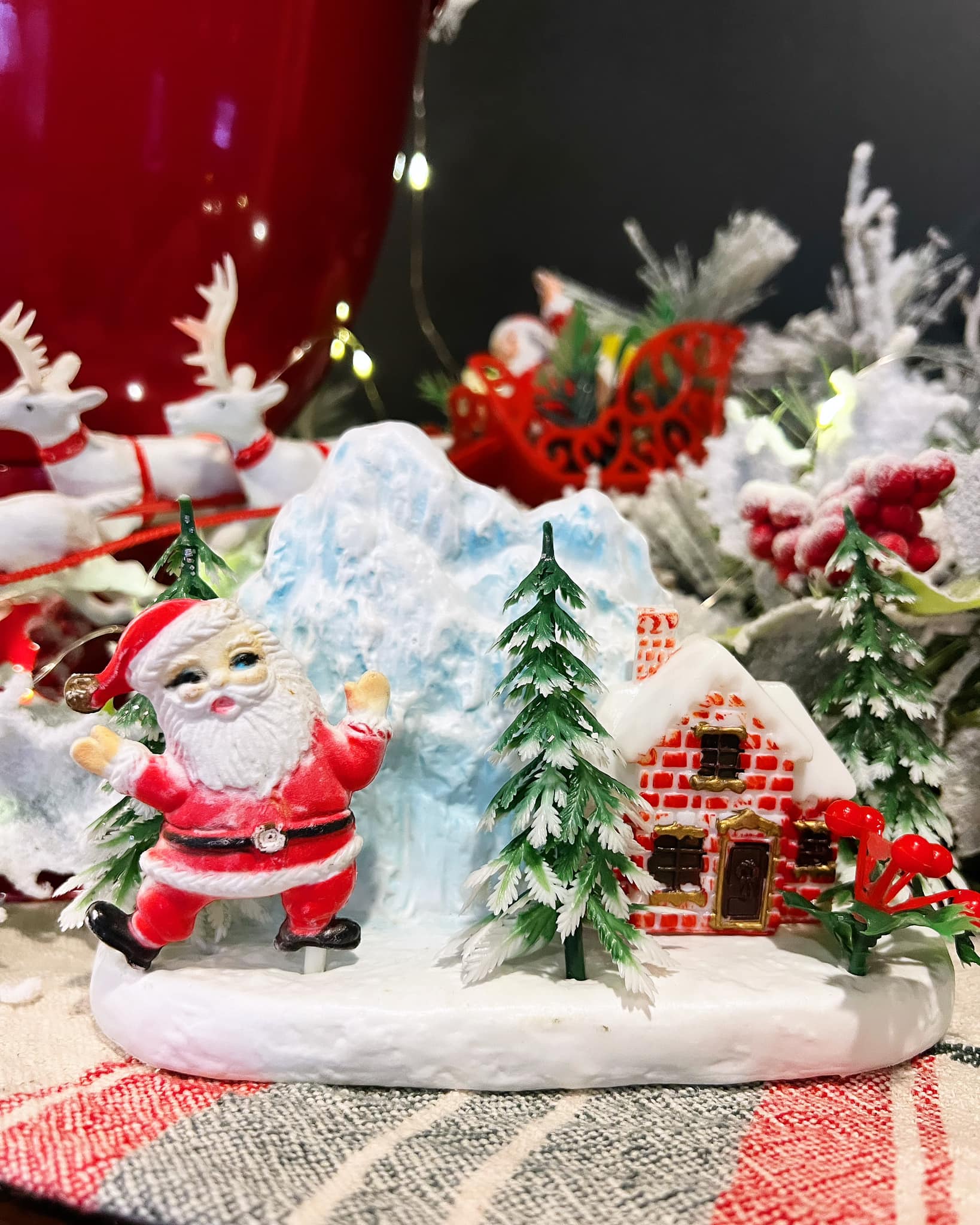 Beautiful contemporary 1990's vintage Christmas snow globe