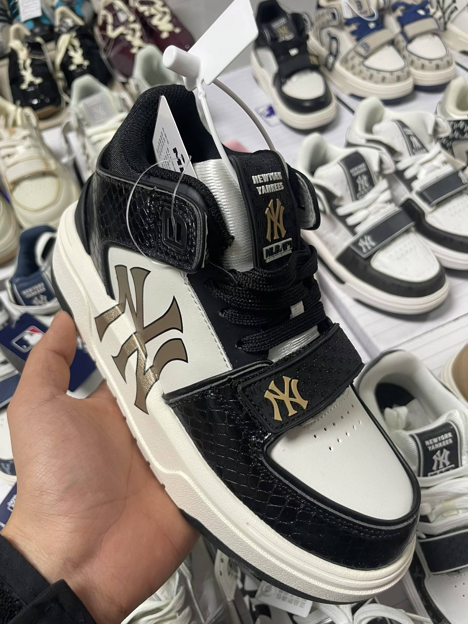 New arrival ??? MLB Offwhite Chunky Runner Sneakers Instock 