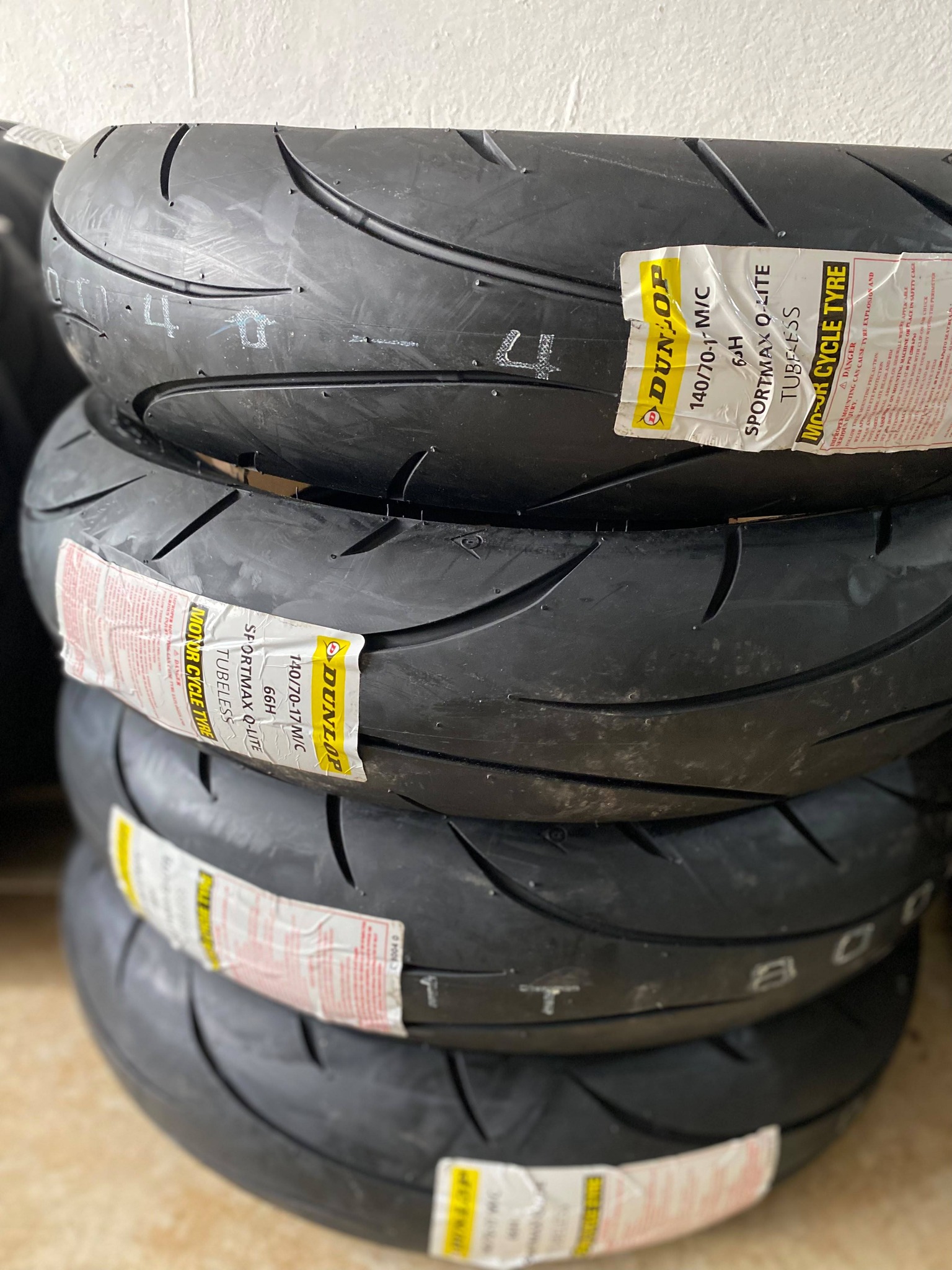 Mundo - ? PROMOCIÓN ? DUNLOP SPORTMAX Q-LITE 110/70-17 Y 140/70 