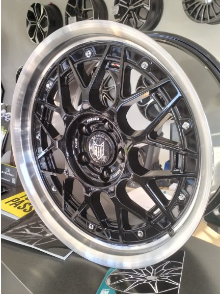 🔥 NUOVI FOX HIRO INSTALLATI! 🔥... - Fox Wheels Italy S.R.L | Facebook