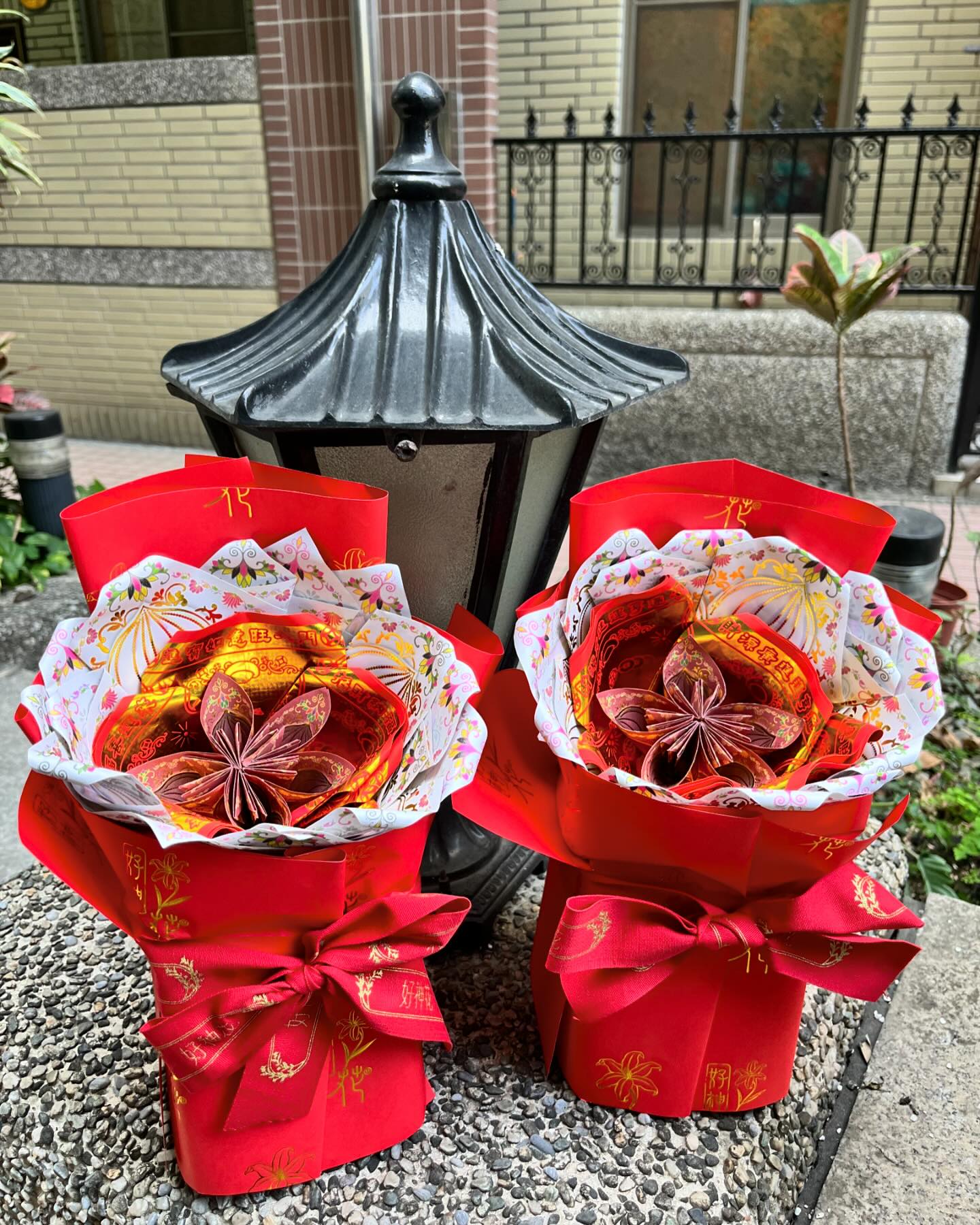 IN Love恩樂紙鈔花藝 - 財源廣進+光明照耀 好神花 🌹 - 紙藝全手工製作好神花... | Facebook