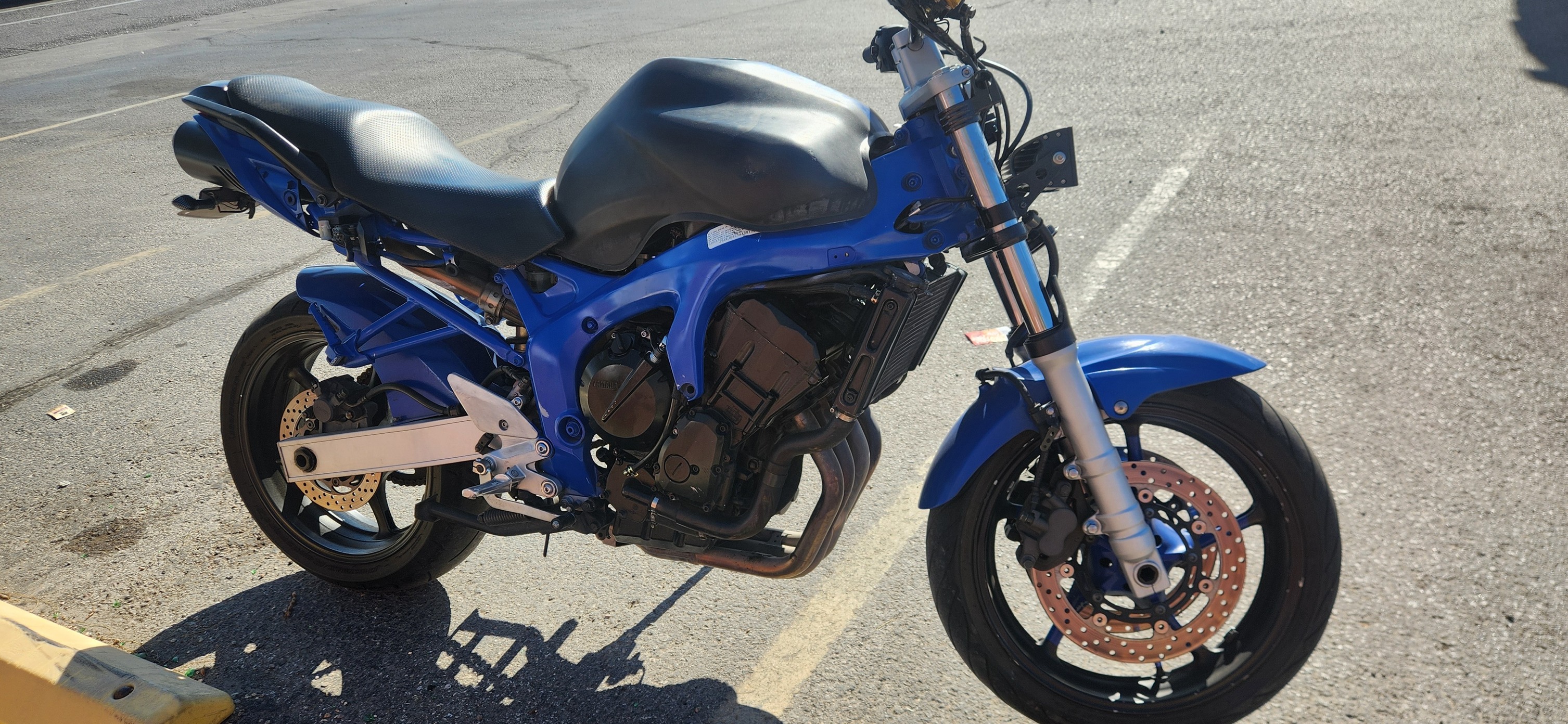 2 bikes for sale 3500 each 2008 zx6r and 2006 fz6 , will trade the