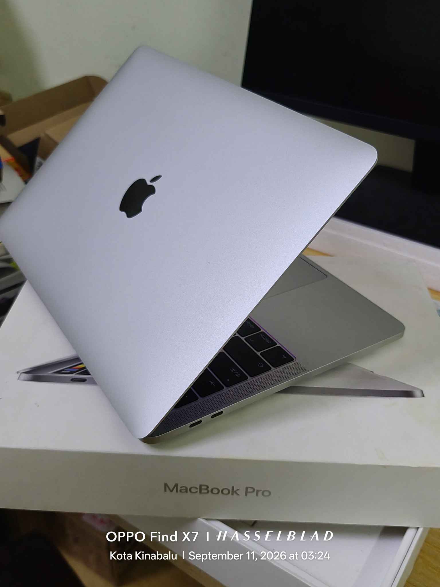 MacBook本体 MacBook Air 2020 13.3inch i7 16GB 256GB ✓Condition Like New ✓Fullbox ✓ Specifications: • Apple MacBook