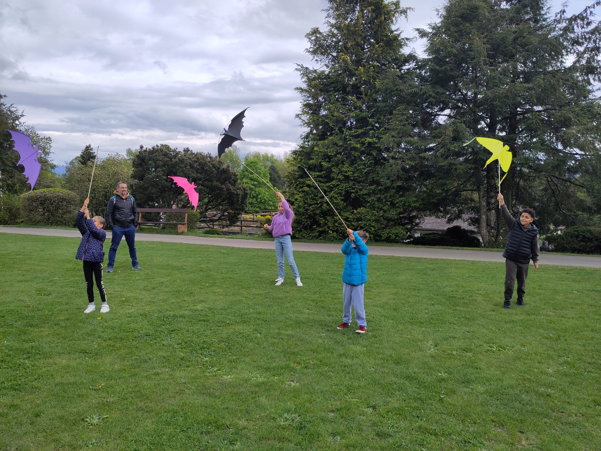 Touch the sky Cerf-volant en forme de pieuvre avec poignée de queue, corde de 90 m pour enfants et adultes, facile à assembler et à voler, activités de plein air, plage, sport
