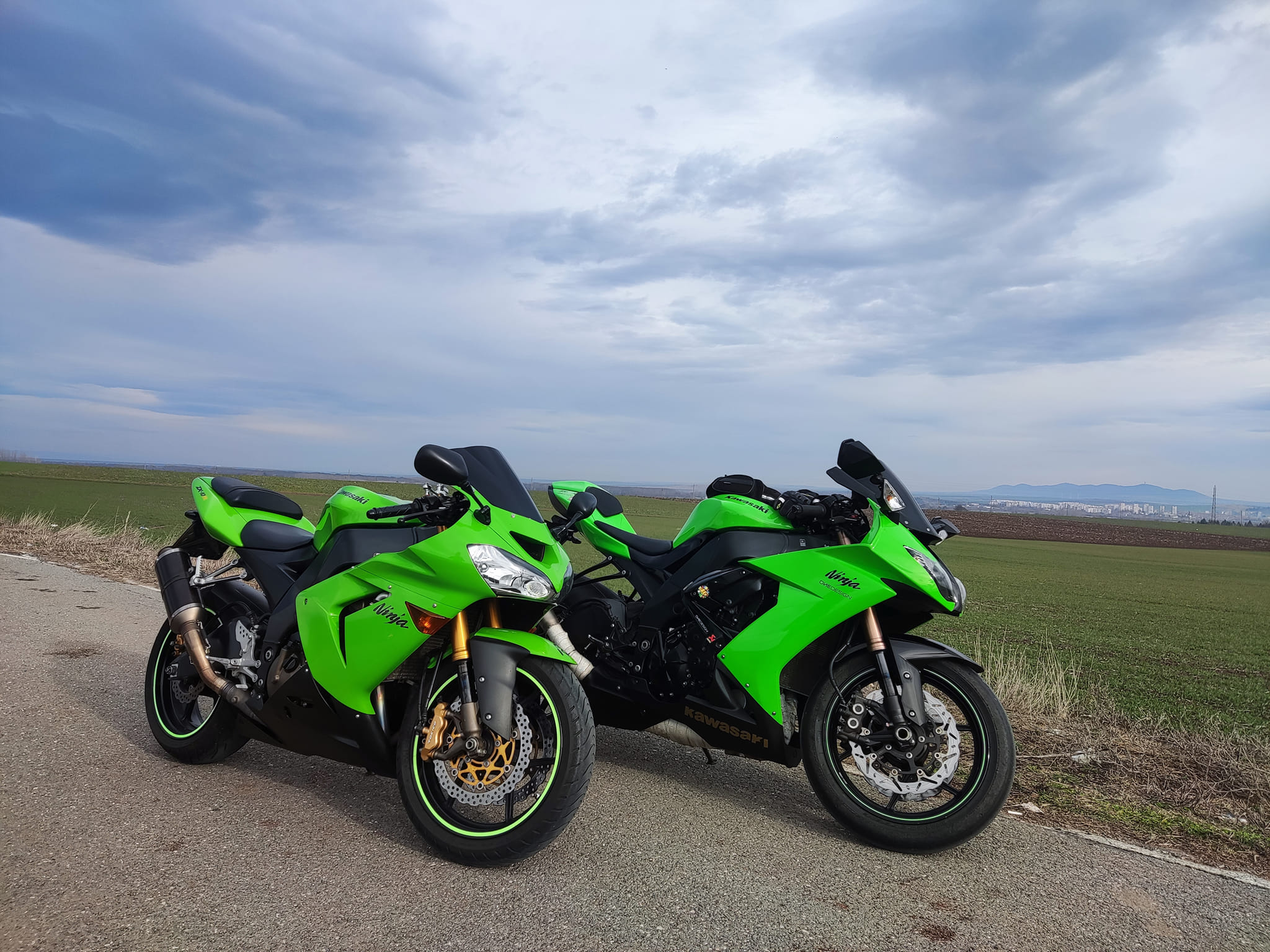 Kawasaki Ninja ZX-10R old school . . . #Honda #Kawazaki #Ducati