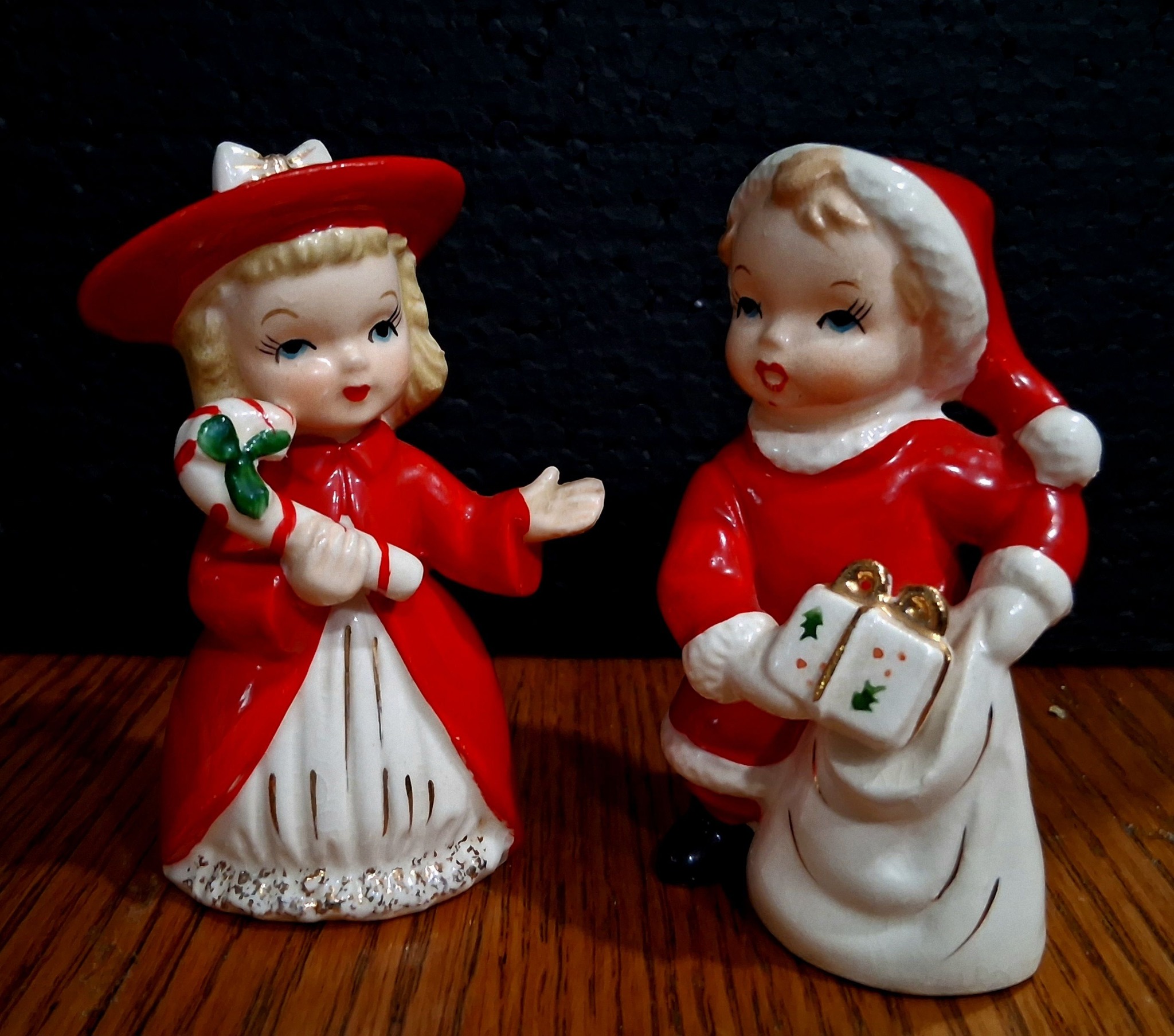 Charming vintage Napcoware Japan Thanksgiving pilgrim figurine