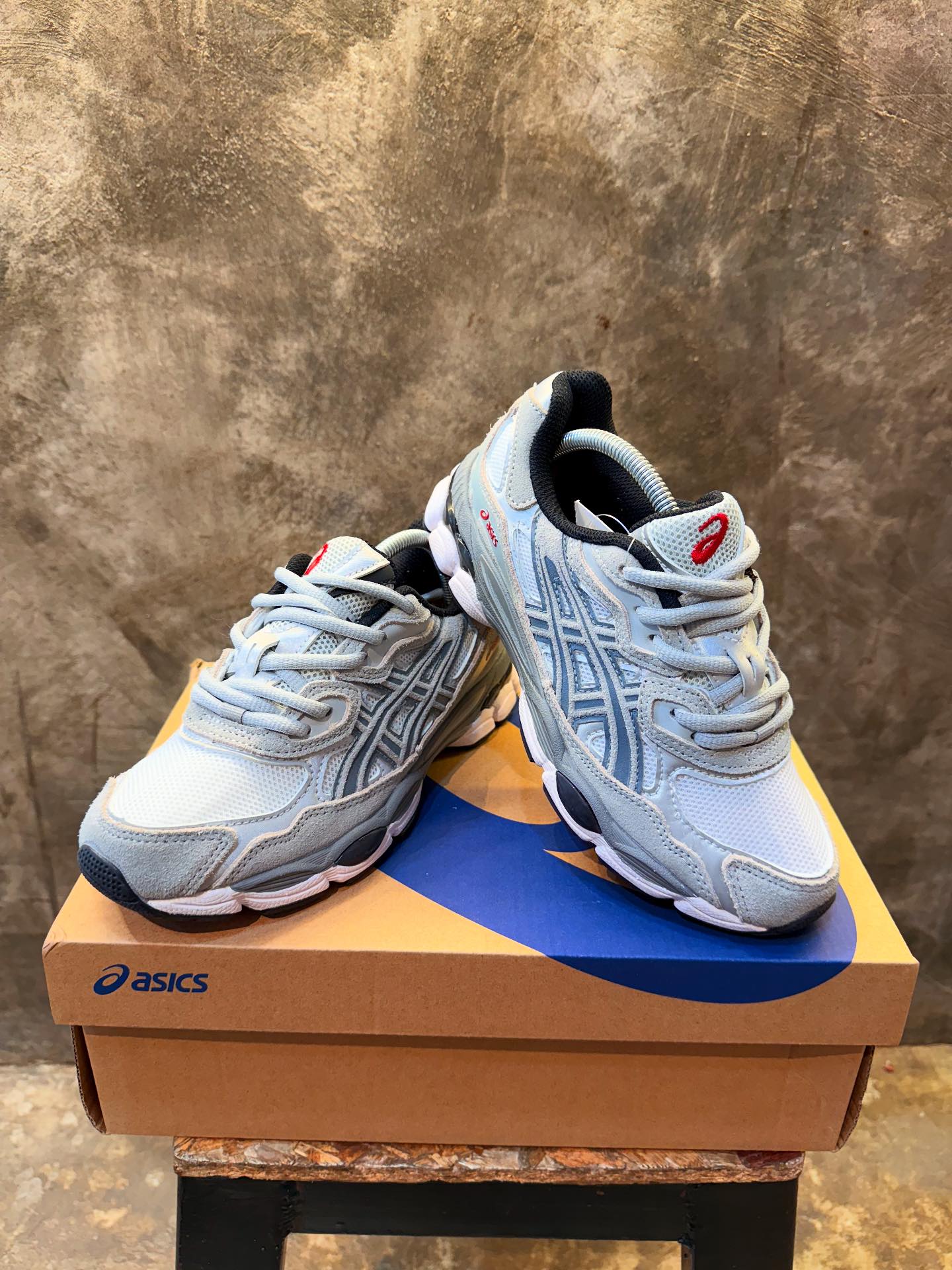 ASICS GEL NYC?#sepatwostreet #sepatwomomandkids #rumahkasutanda 