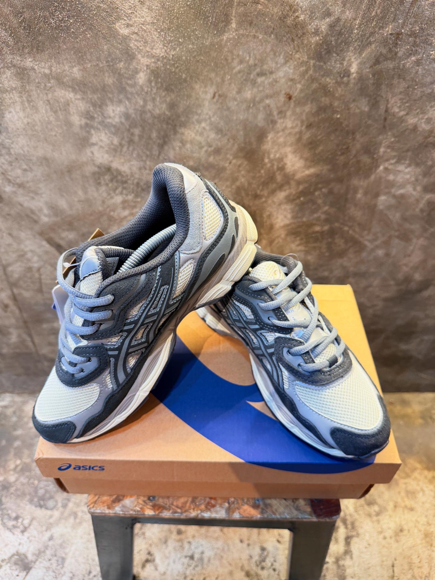 ASICS GEL NYC?#sepatwostreet #sepatwomomandkids #rumahkasutanda 