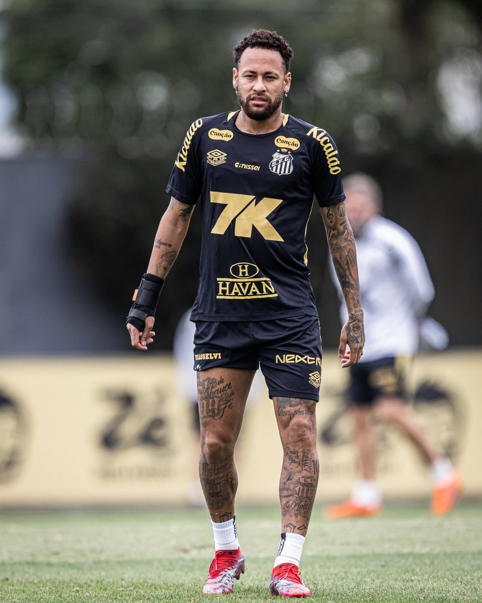 🇧🇷 #Neymar is back in training with #Brazil! 🔥 💪The 34-year