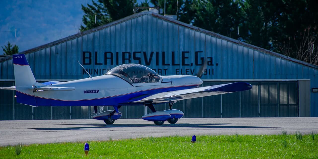 Zenith Low Wings 650/601 pilots at Triple Tree Fly Inn in