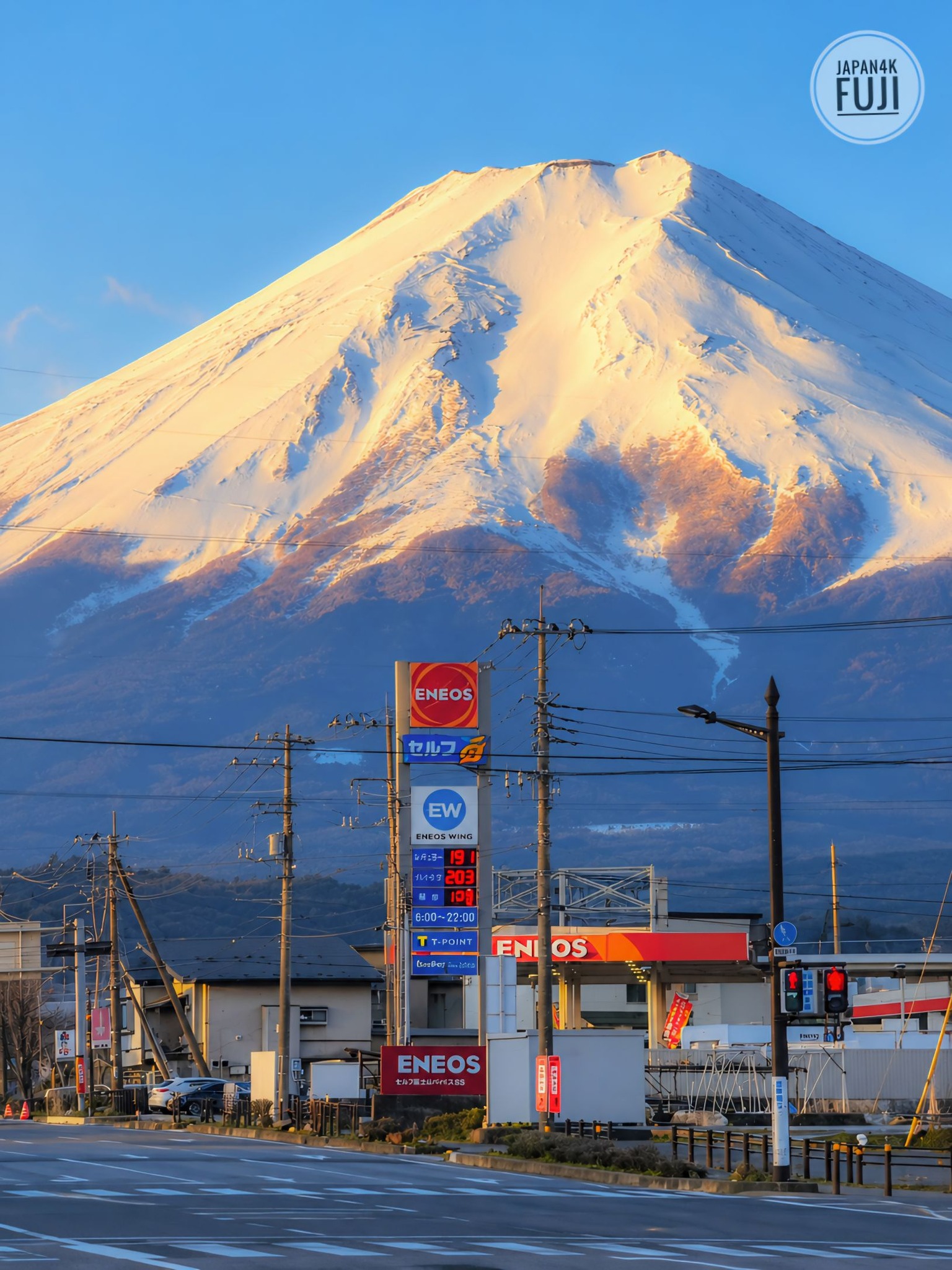 おはよう富士山!☺ 朝日に染まる富士山と静かな町 Good morning Mt