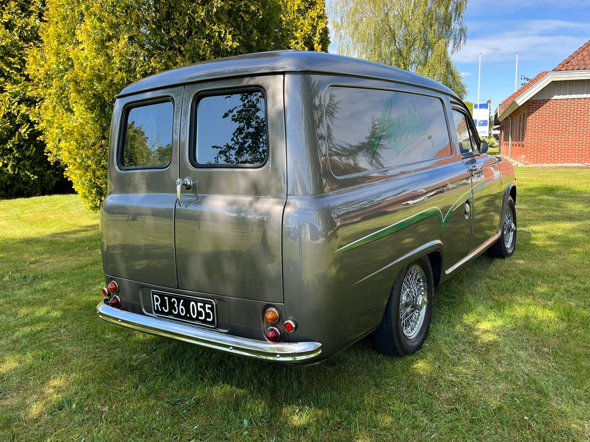 Hello! Here are some pics of the Austin A50 Cambridge (1957) I