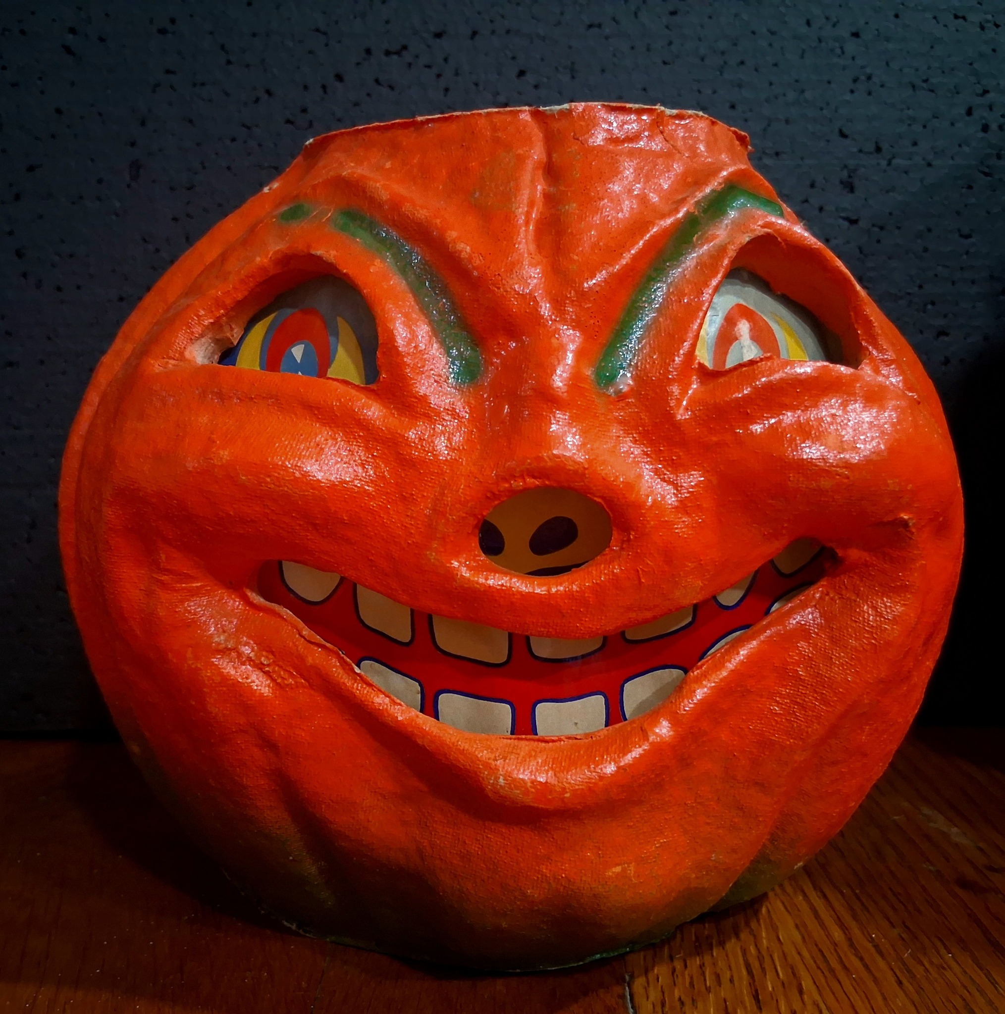 Vintage 1980s Fun World Halloween plastic jack-o'-lantern pop-up