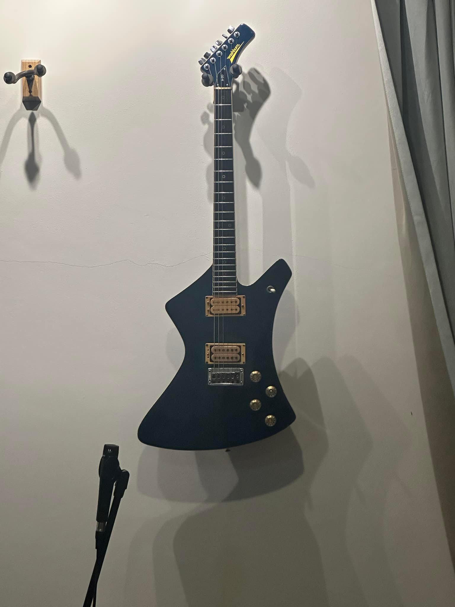 Washburn A20V guitar with Dimarzio pickups