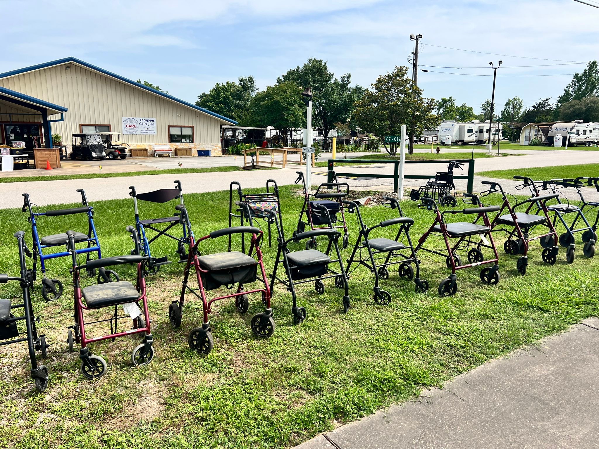 Escapees - Rollate walkers with seat $5-$20 | Facebook