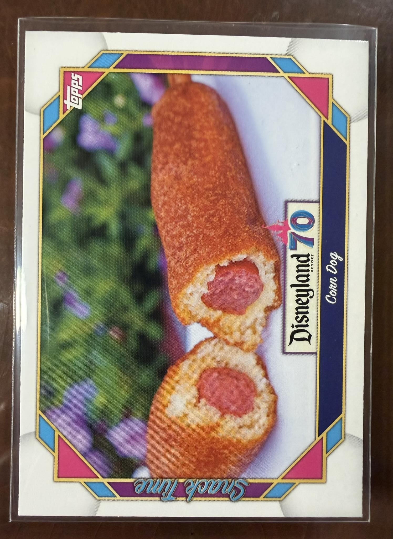 Topps ディズニーランド 70周年記念トゥルーゴールドコーンドッグ11/50 Disneyland '70 corn dog sports card