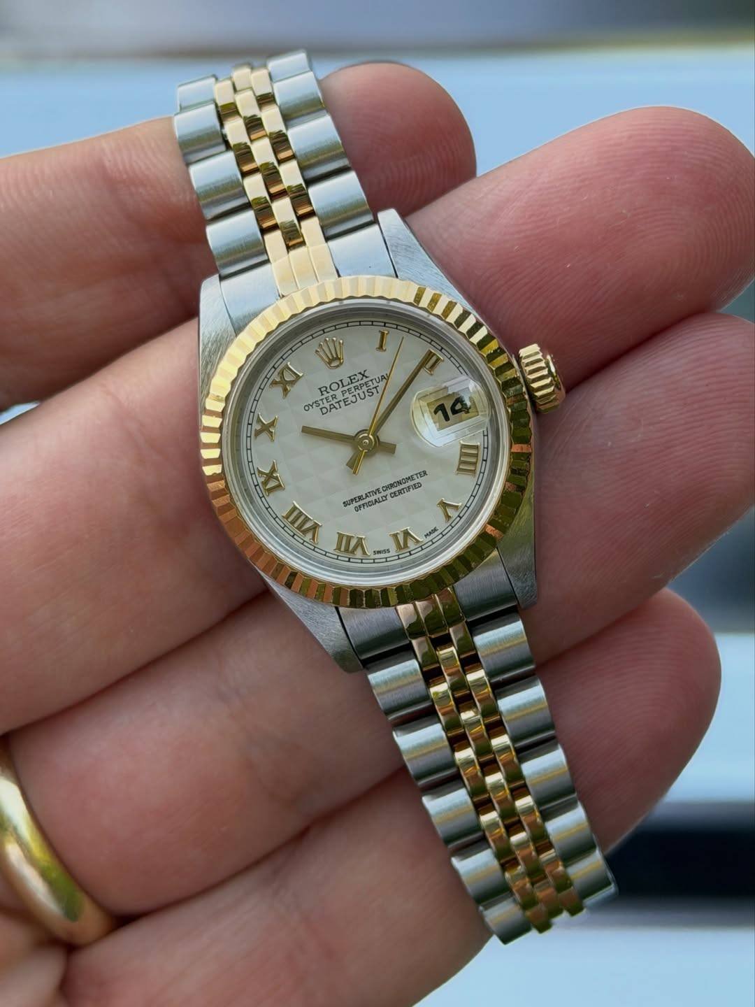 Here we have a ladies Rlx DJ 26mm Reference 69173 with a cool